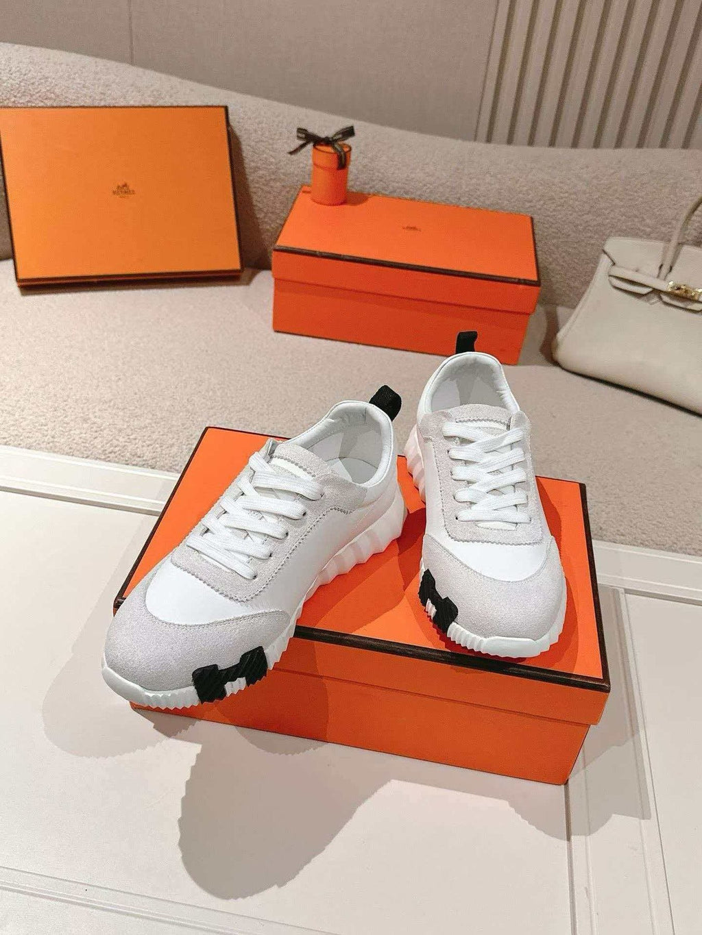 Men's White and Gray Low-Top Sneakers