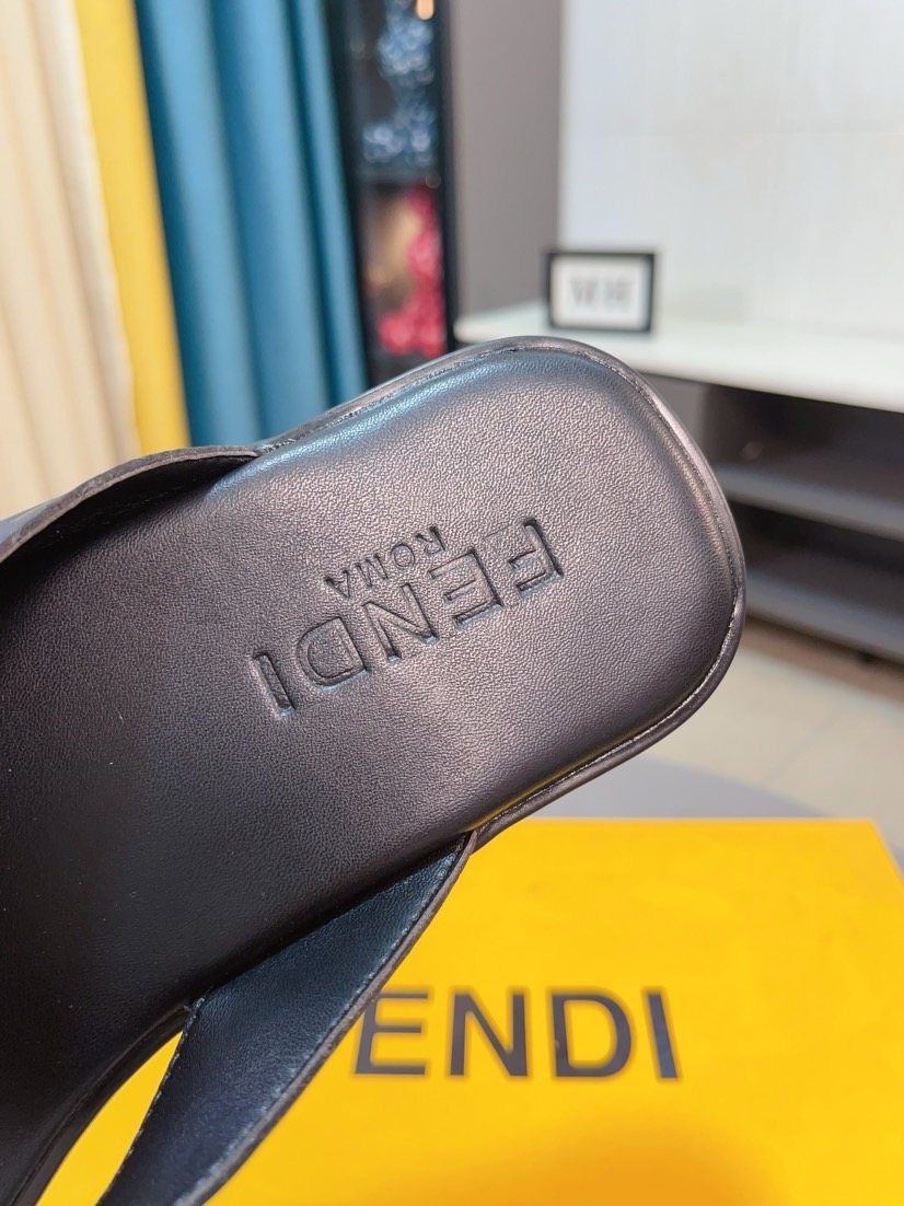 Fendi Men's FF-Pattern Thong Sandals - Black